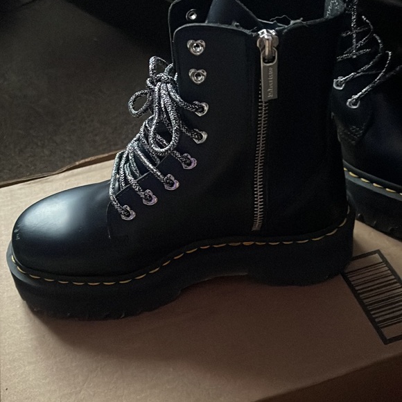 JADON WOMEN'S HELLO KITTY PLATFORM BOOTS - Picture 5 of 12